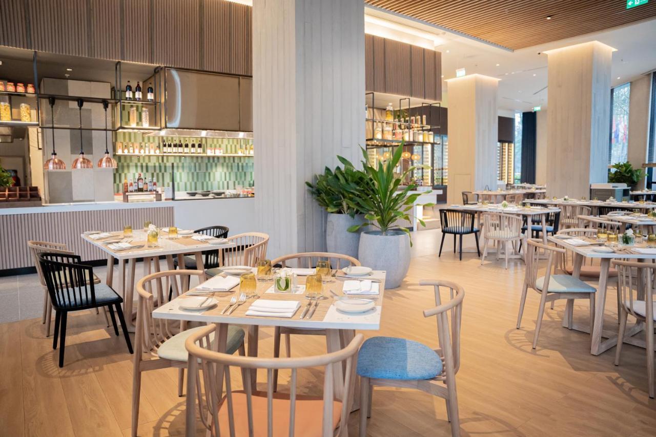 Melia Hanoi Exterior photo The restaurant