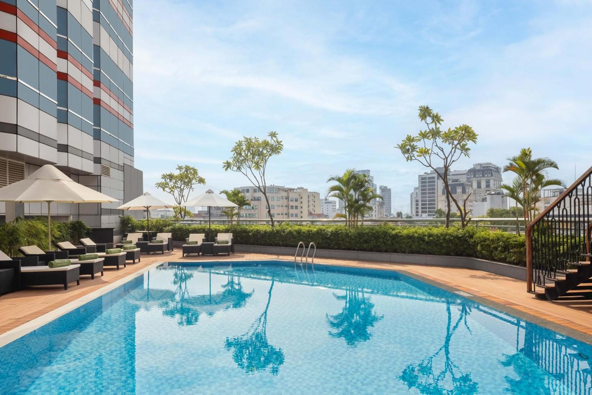 Melia Hanoi Exterior photo The swimming pool at the hotel
