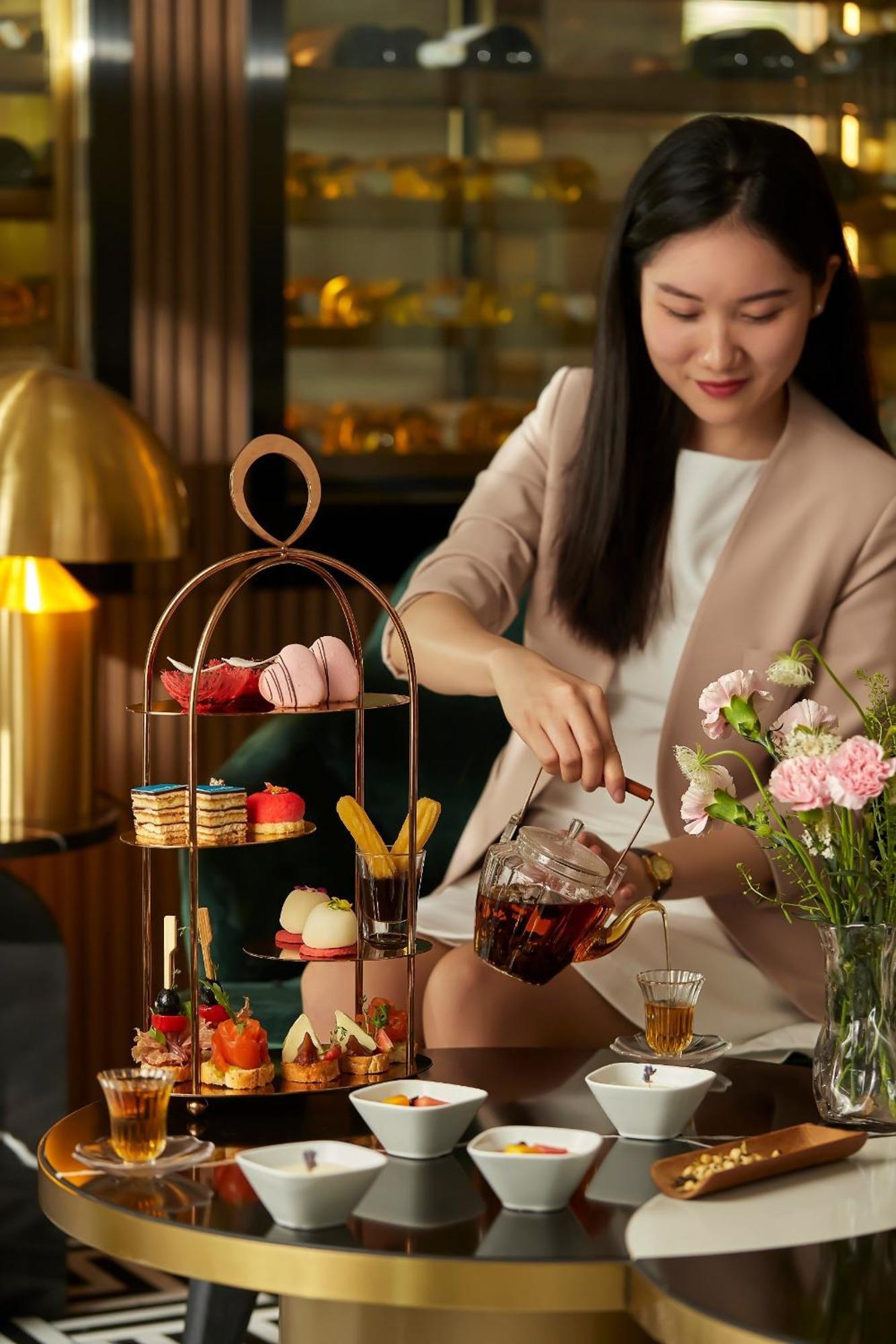 Melia Hanoi Exterior photo Afternoon tea at The Landmark, Hong Kong
